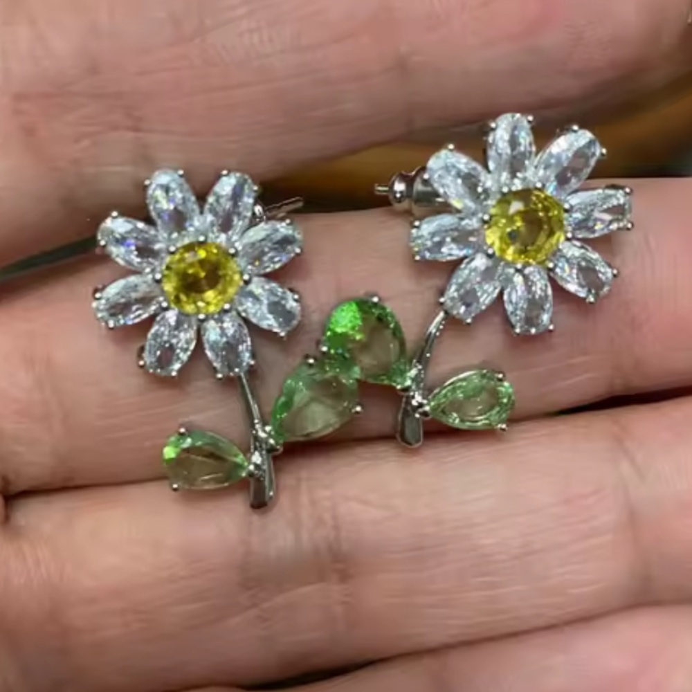 Daisy Floral Crystal Earrings - Picture 6 of 16